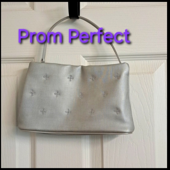 💜RARE Silver Satin Evening Bag - Picture 12 of 13